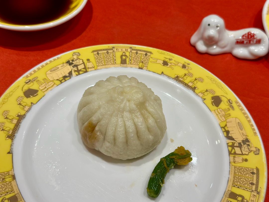 一边是“经营异常”，一边是非遗晚会和外国游客：狗不理的热搜，味道全变了