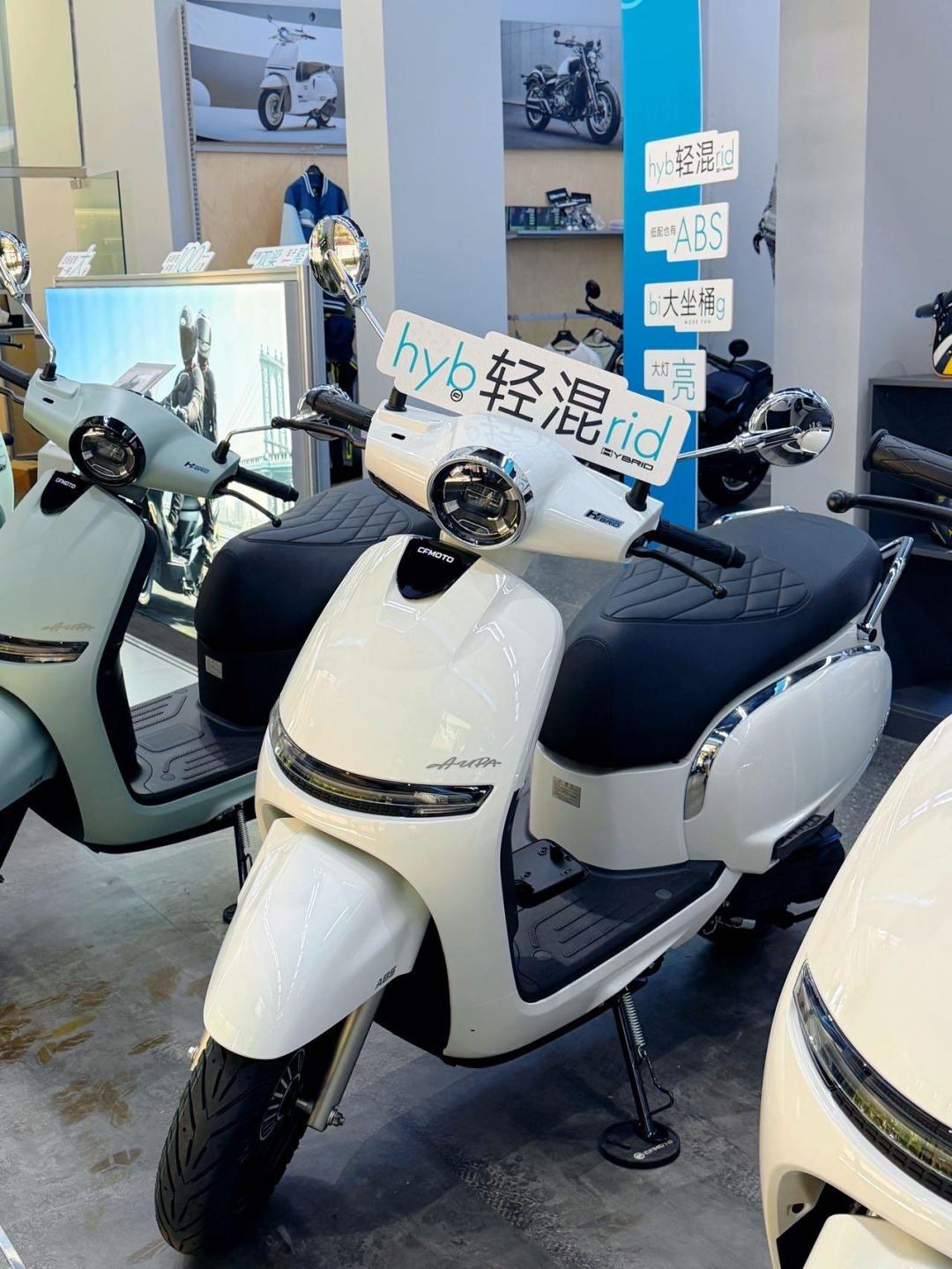 9680元起,发动机是雅马哈的、工厂也是雅马哈的:春风125 AURA 只坚持自己做了那张复古脸