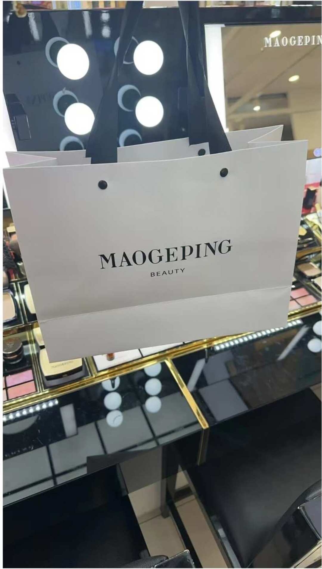 一半人吹爆王牌单品,一半人骂营销税:毛戈平七夕刷屏之后,值得买清单、避坑点和折扣时机整理好了