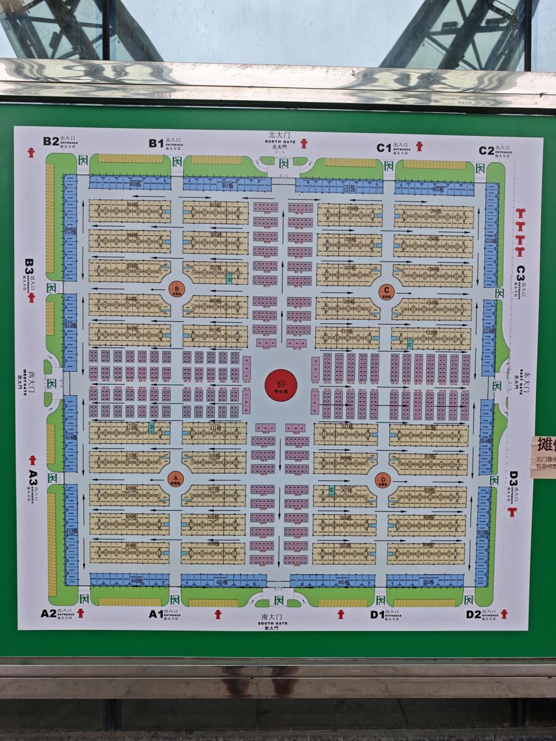 在诸暨买珍珠被抢项链的避雷帖火了，评论区本地人齐刷刷指路：去山下湖，别去小百货