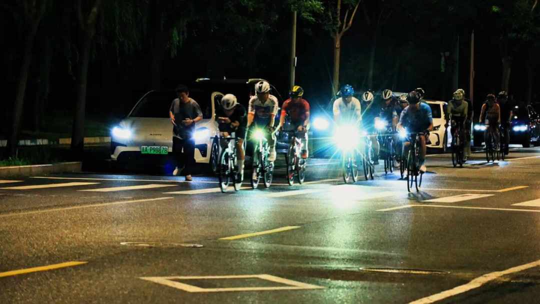 道交法大修点名占道,骑行团接连被查:今晚夜骑,哪些路能骑、哪些不能、哪些最好别