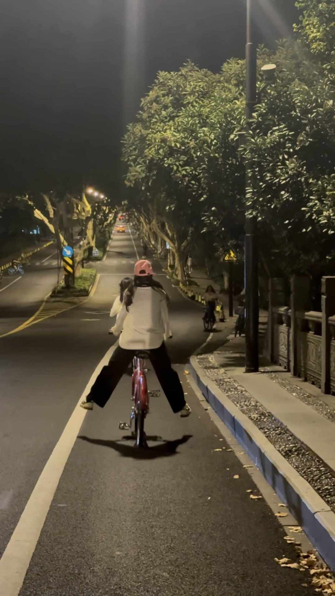 道交法大修点名占道,骑行团接连被查:今晚夜骑,哪些路能骑、哪些不能、哪些最好别