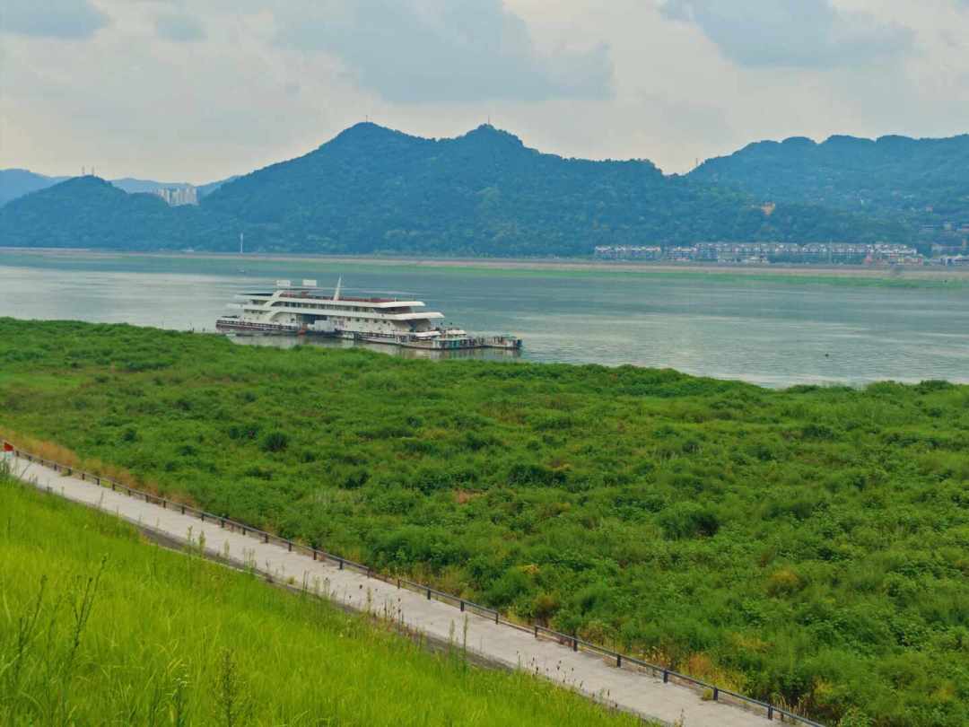 三峡游轮停靠丰都鬼城,到底下不下船?官方都说