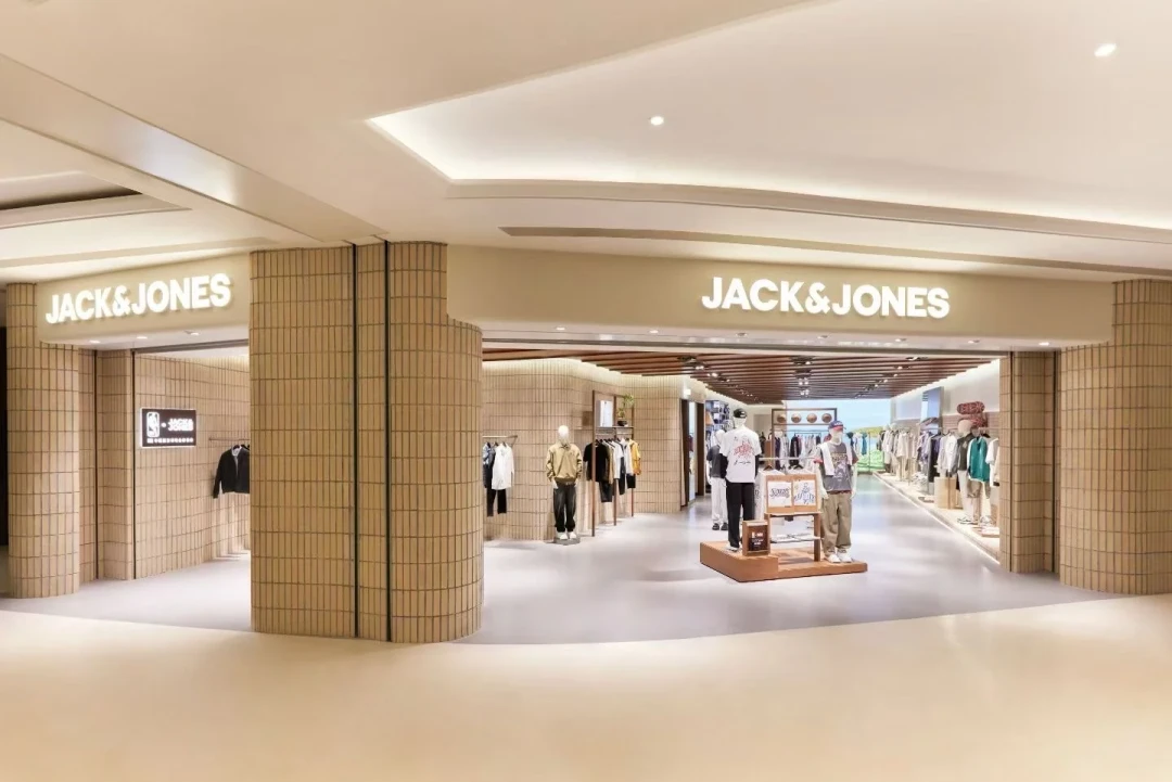 一个周末开两家新业态店:杰克琼斯的Archive和NBA UNITED,值得跑一趟吗