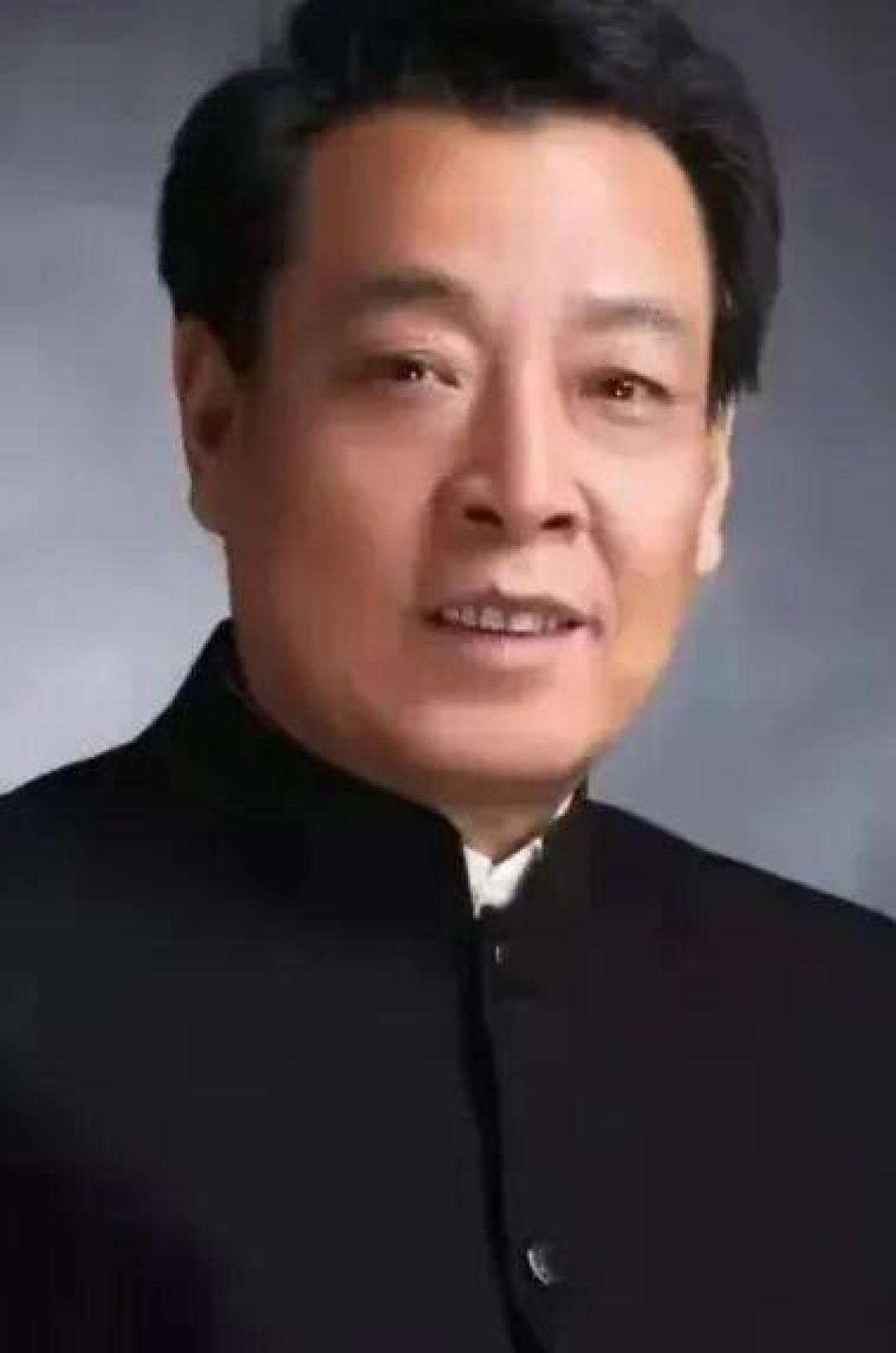 晁盖“扎箭受访”火了,网友存成表情包,但扒出演员名字,我笑不出来了