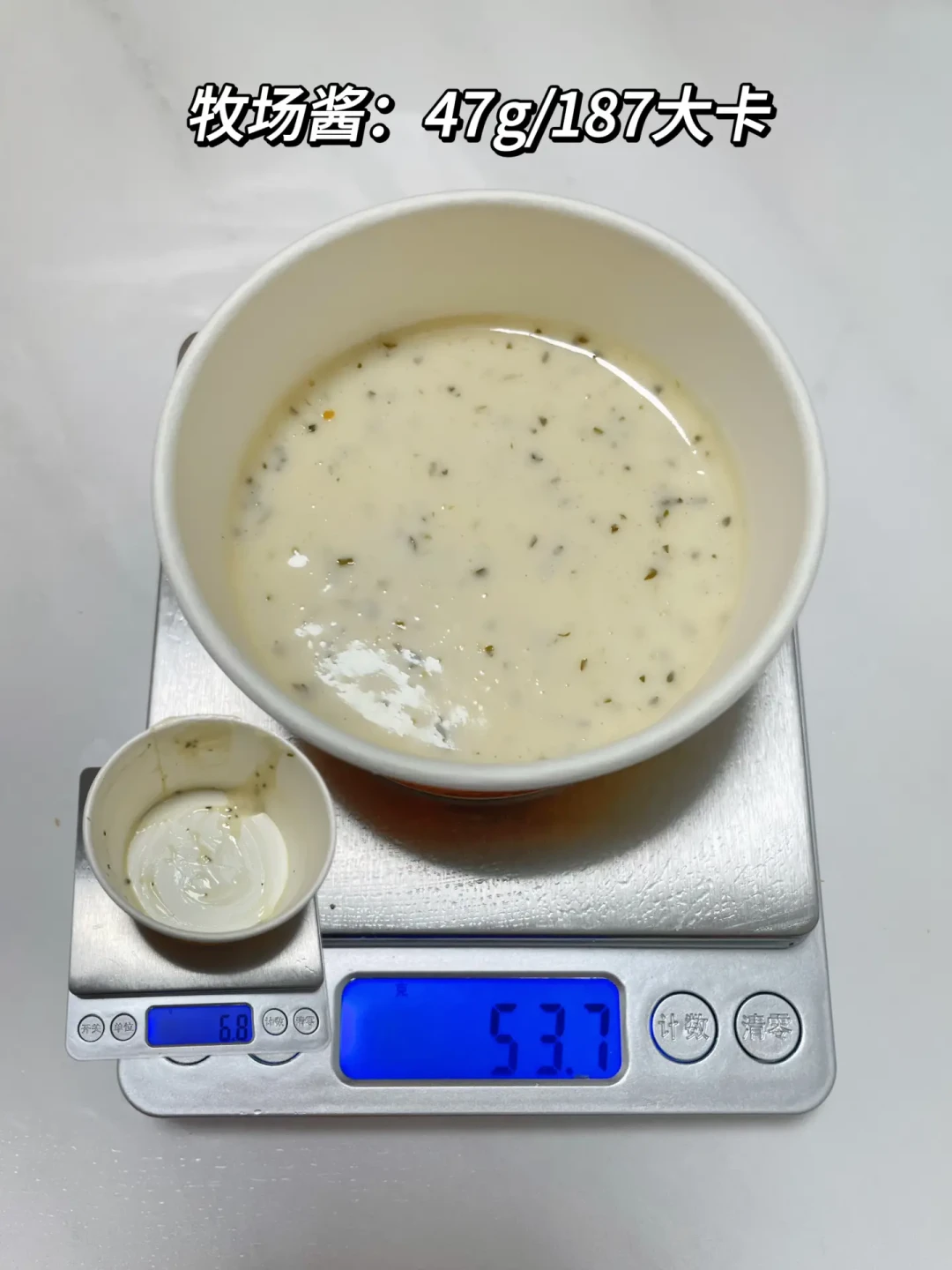麦当劳牧场酱,把酱党吵成两半:翻完口碑、热量和平替,才搞懂这盒酱怎么吃