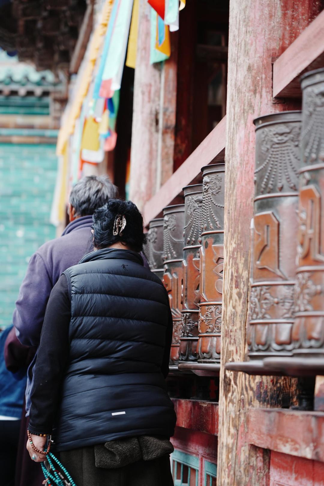 塔尔寺门票70元只是入场?讲解160、摆渡车35,钱怎么花才不踩雷,我给你算清楚了