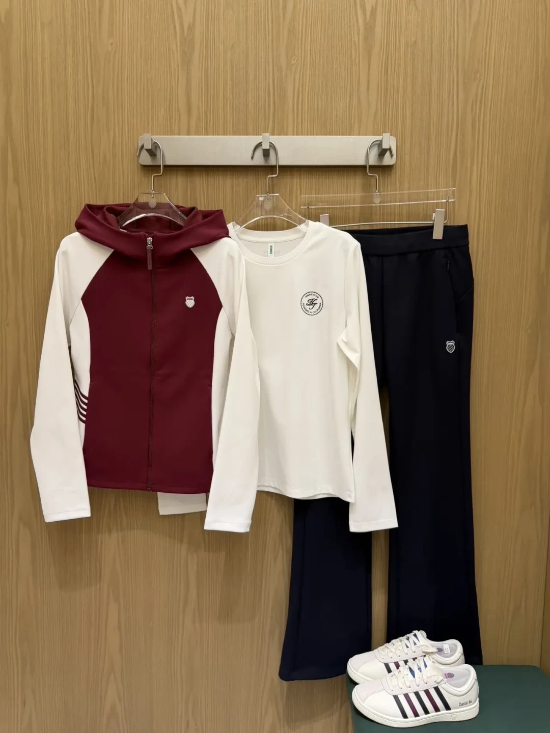 K·SWISS一周连打四张牌:THE FIVE限定、60周年典藏球拍、颈枕夹克回归,各适合谁