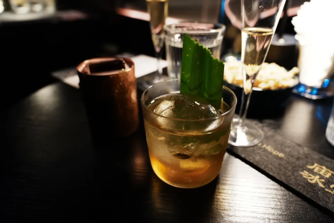 138元一杯,近半酒单是“预调”的:亚洲第一庙前冰室,值得专程去广州喝吗?
