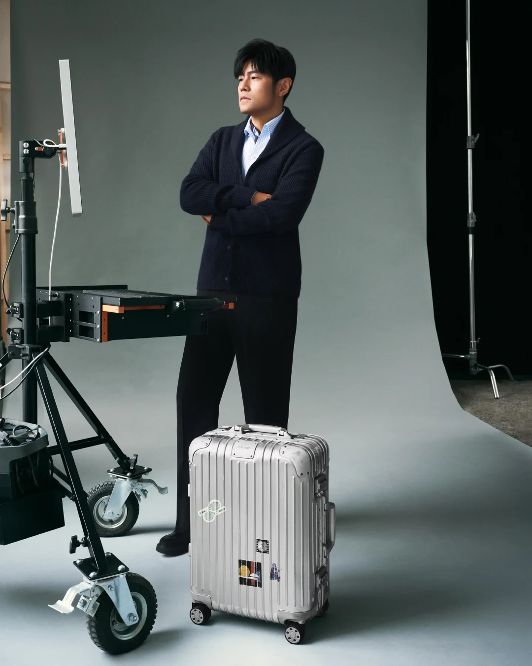 23年后,《三年二班》终于有了男主角:周杰伦樊振东RIMOWA新广告里的彩蛋,和4只出镜箱子的价格