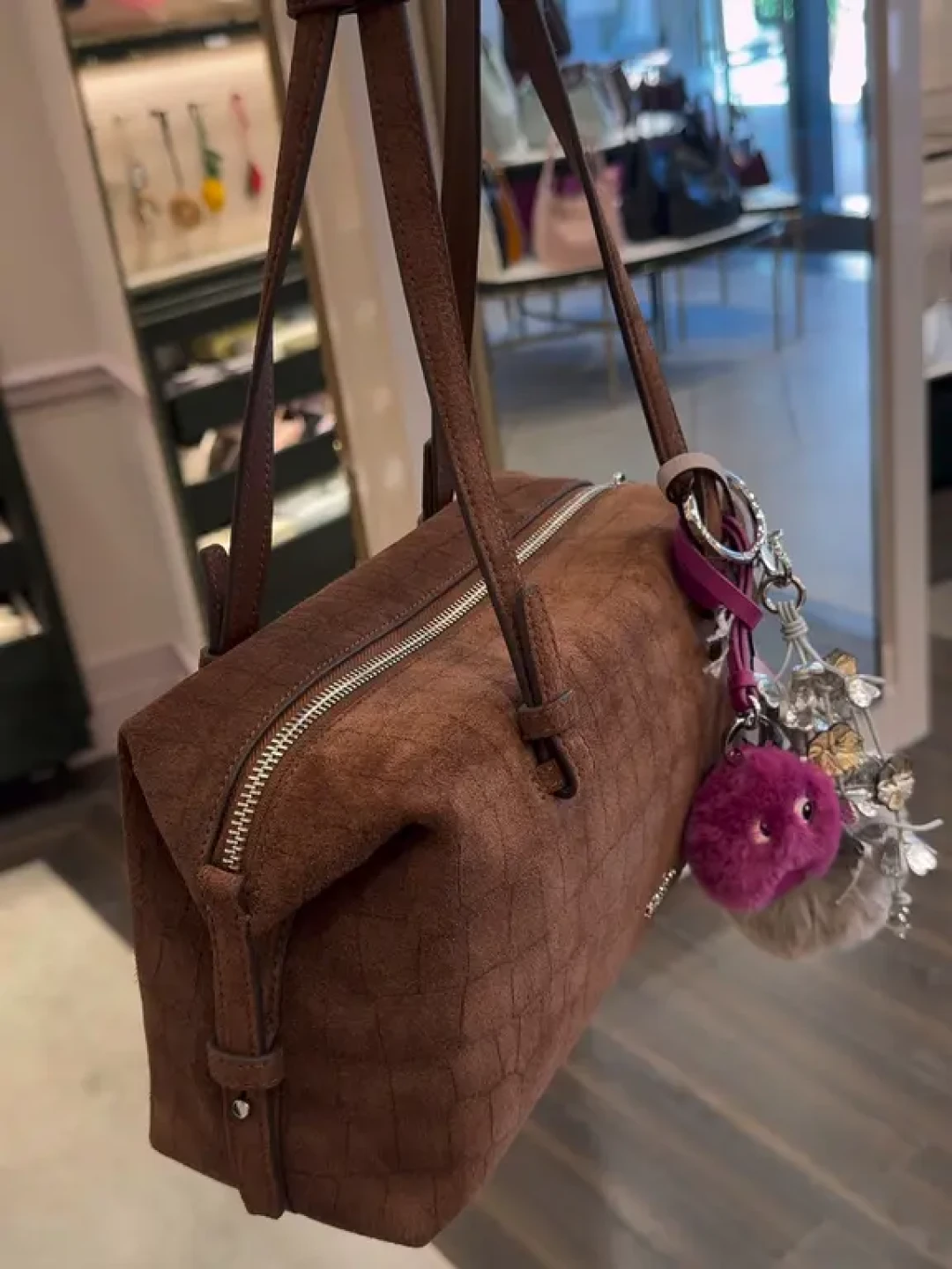 Kate Spade捡漏指南:官网有时比奥莱便宜30%,奥莱款里还藏着“阉割版”