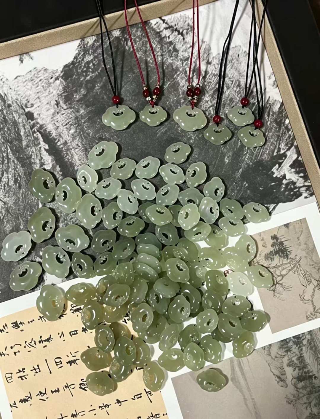 宝宝的和田玉平安锁能一直戴吗?比“玉养人”更重要的是这三件事