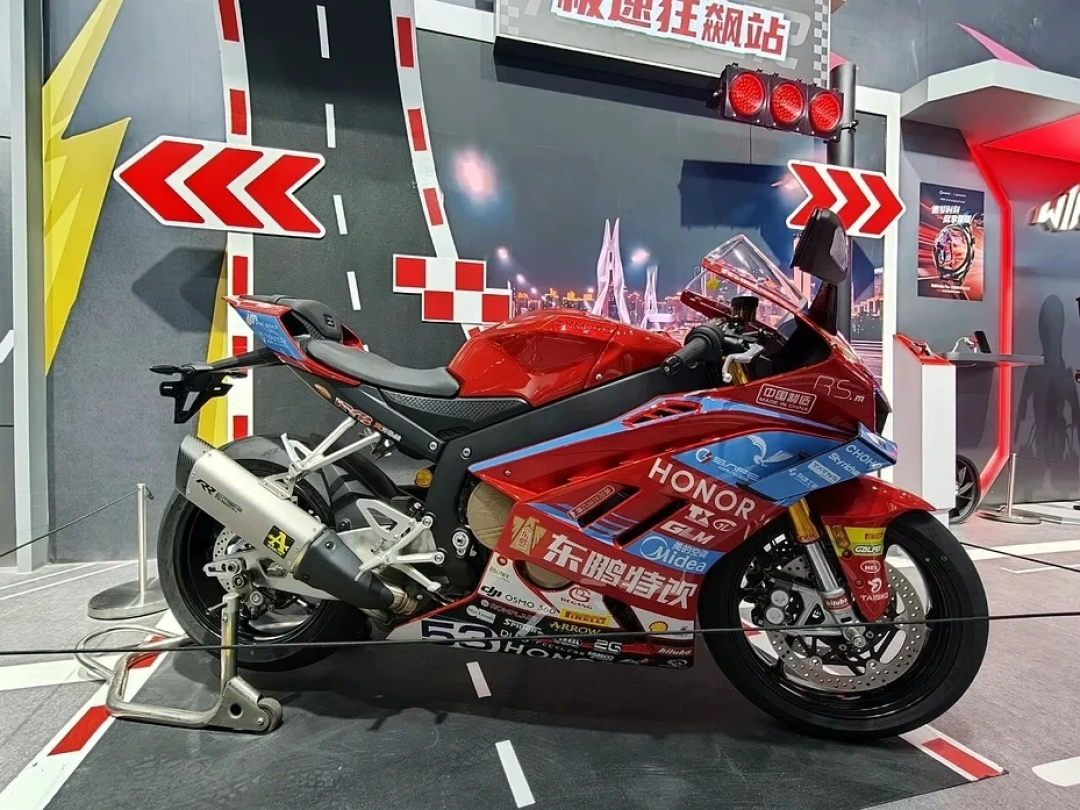 法国站开跑前夜,先把张雪机车的“扩张账本”算清楚:四个官宣里,哪几张是实牌?