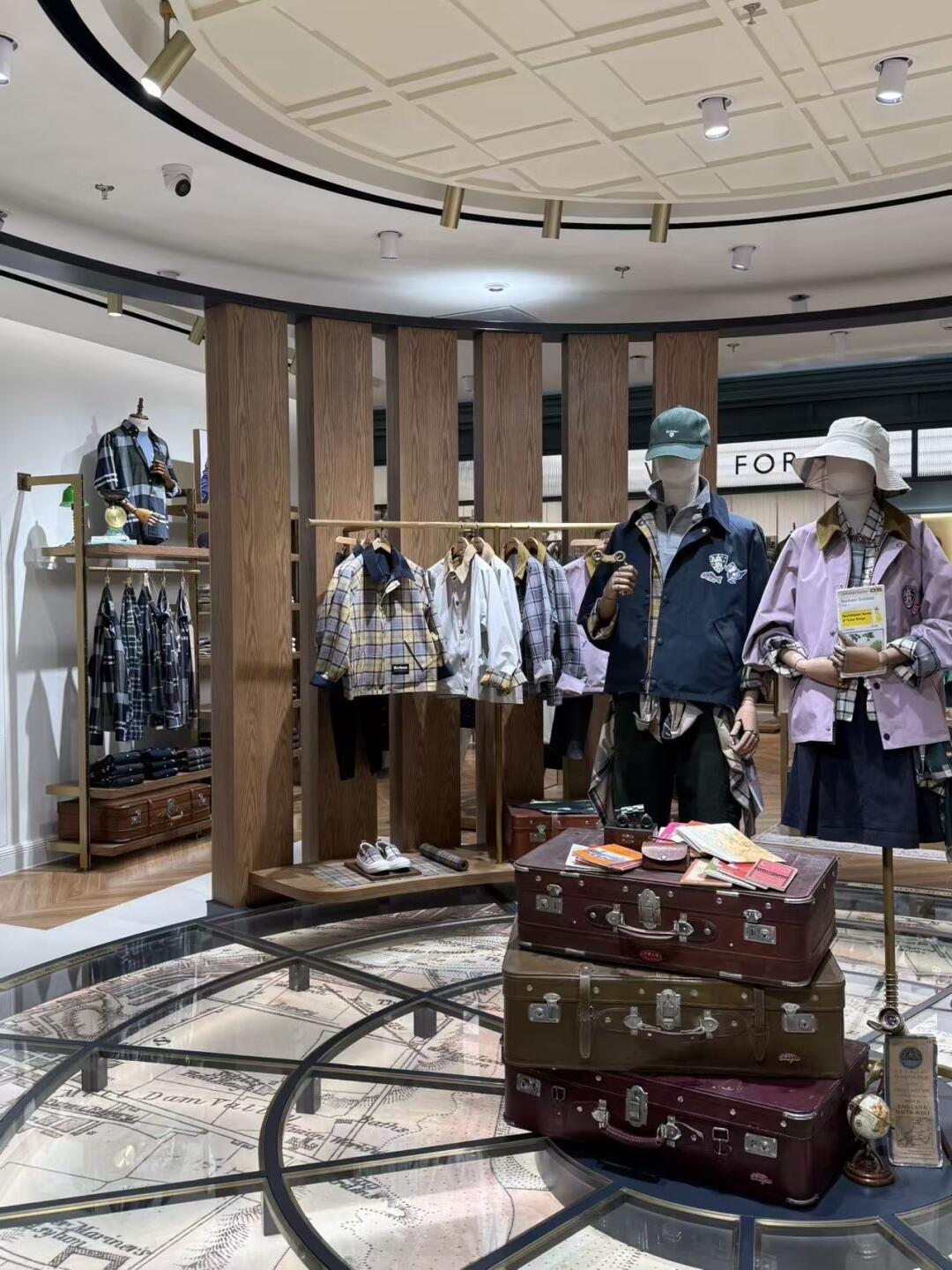 Barbour上海旗舰店今天开业、首场官方直播今晚开:第一件Barbour,油蜡还是无蜡,别只听“有没有灵魂”