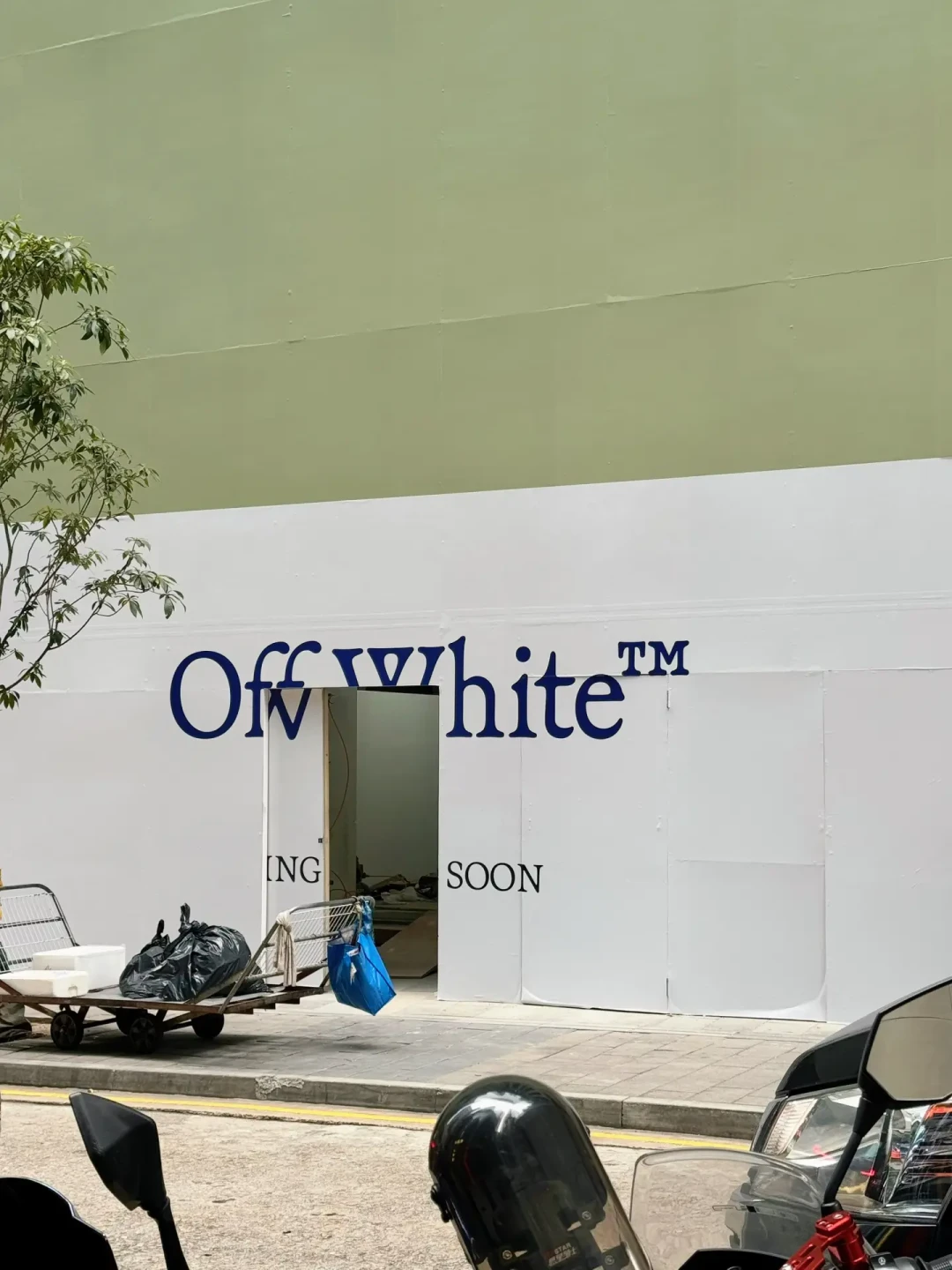 关掉了内地所有门店的Off-White，悄悄回来了：定价直接砍半，下手前先把这份渠道账看明白