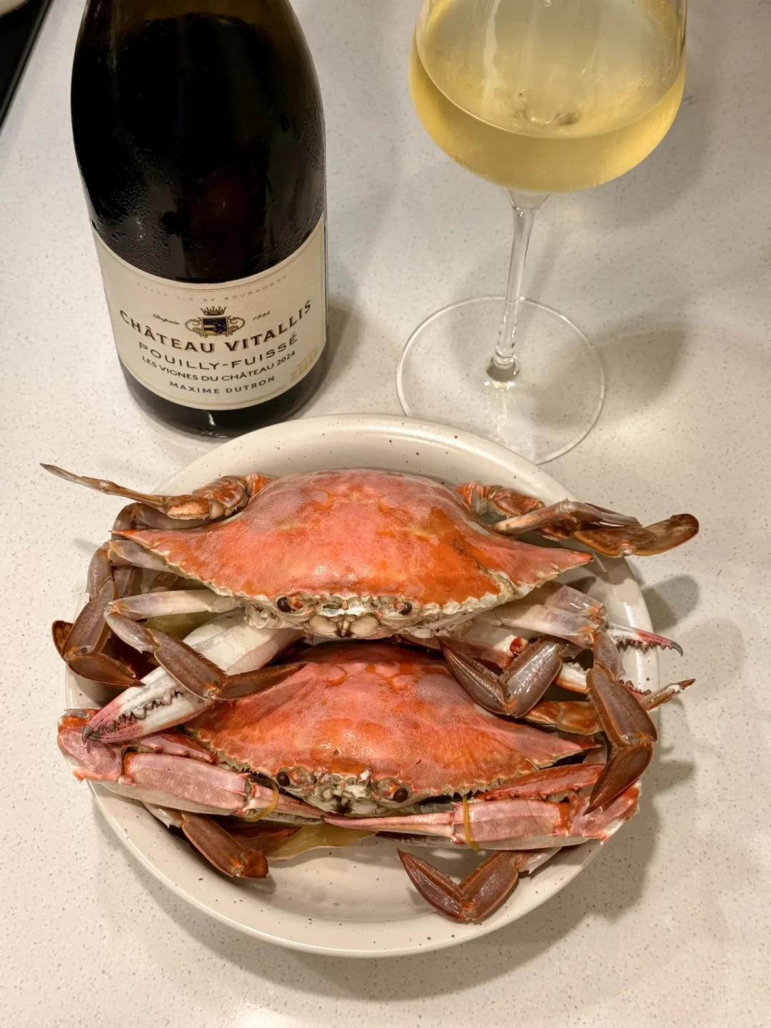 开海季第一波梭子蟹上桌:海鲜配白葡,但选错一瓶比蟹还腥