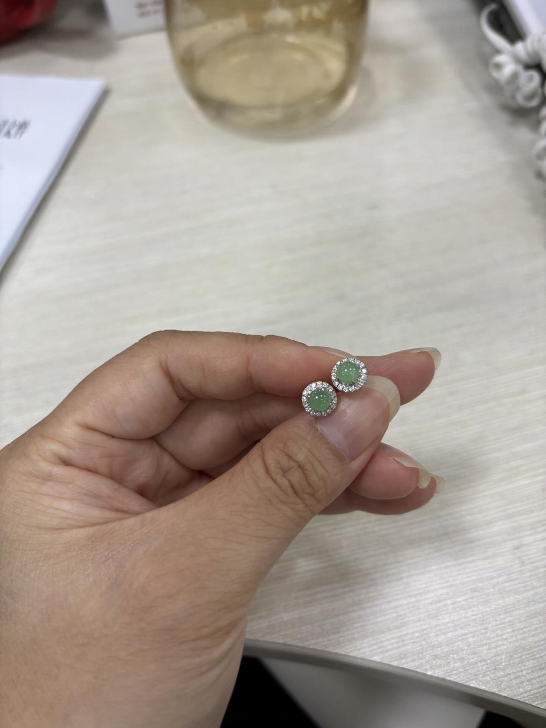 翡翠耳钉是危料还是缅料?证书不写产地,这样判断才靠谱