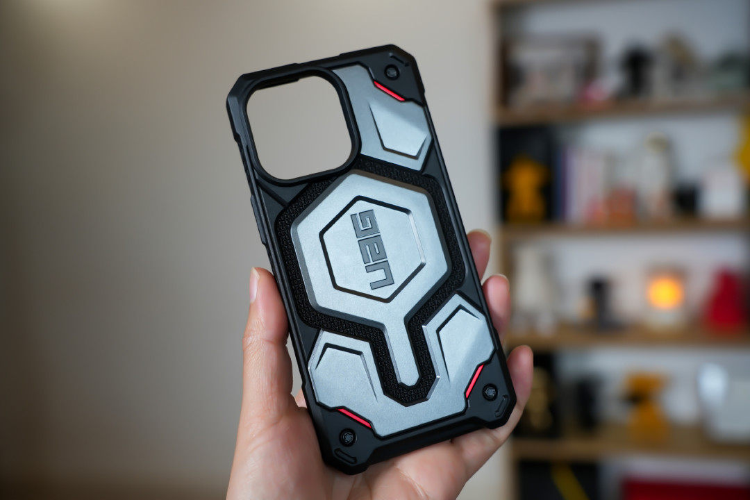 iPhone 18 的壳先曝光了：再掏几百块买 UAG 之前，重壳党得先看懂壳里藏的三条信息