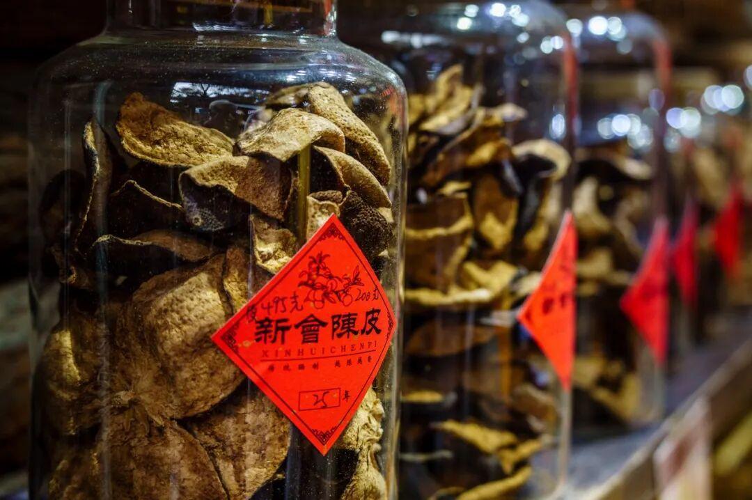 陈皮不是越陈越好:药典不看年份,日常喝3到8年就够了