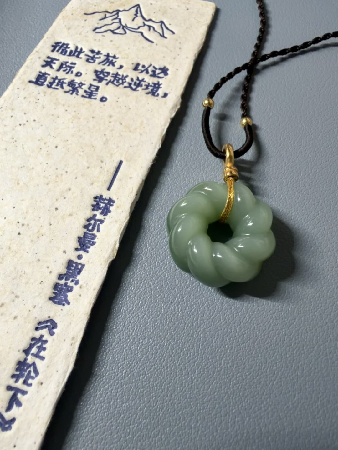 平安扣求平安,葫芦求福禄:玉吊坠的价格里,多少是“寓意”,多少是“玉料”