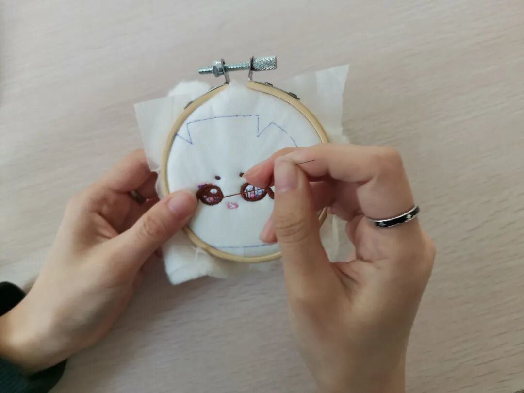 私生一只娃500元起步，自己做不到20元：棉花娃娃四条制作路线的账替你算清了