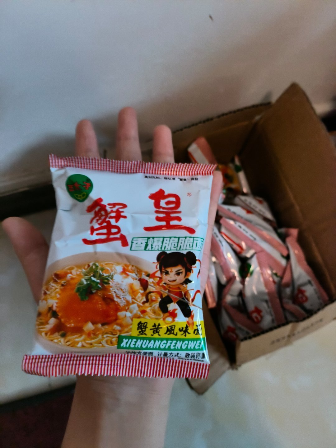 三太子把凉皮端上火车,6万赞视频评论区却吵翻了:这碗两块多的即食凉皮,到底值不值得囤?