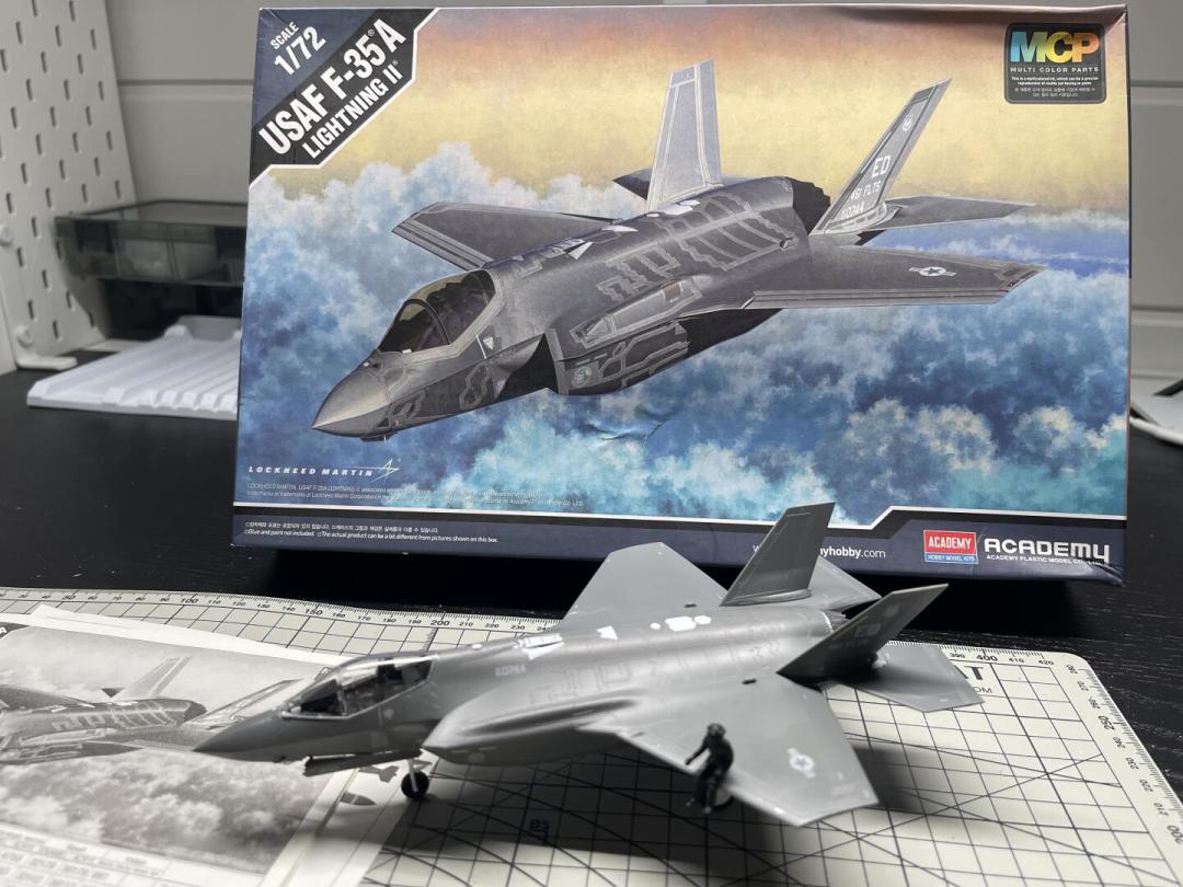 F-4J被捧成素组福音，57块的爱德美F-35A却被集体劝退：免胶分色的水有多深