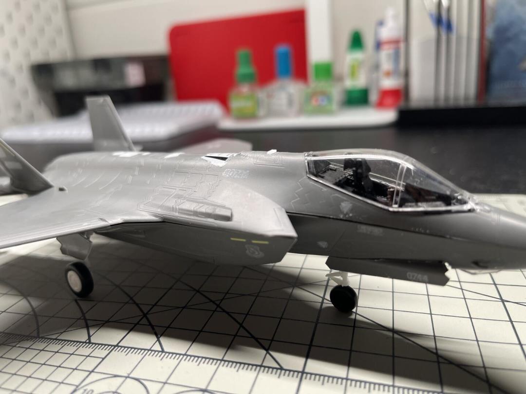 F-4J被捧成素组福音，57块的爱德美F-35A却被集体劝退：免胶分色的水有多深