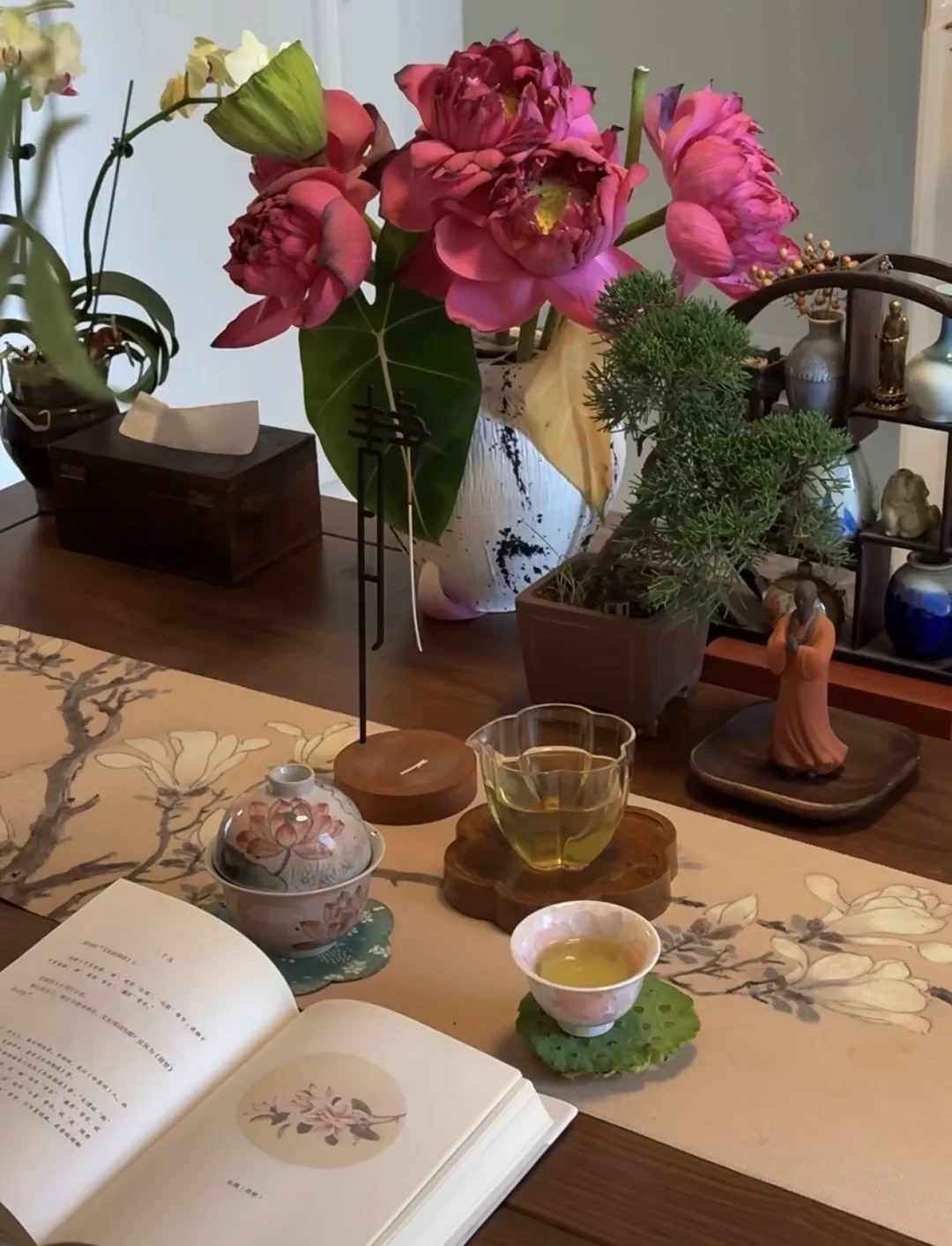 茶席上的一枝花：0元野采的枝条，怎么插得比花店99元的花束更高级