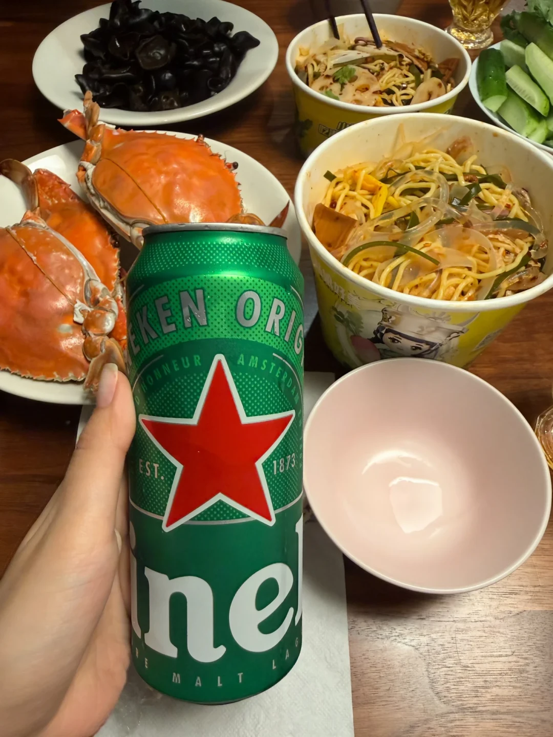 欧冠今晚抽签,新赛季又是凌晨场:翻了这周全平台看球讨论和啤酒测评,给熬夜党理出这份囤酒选法