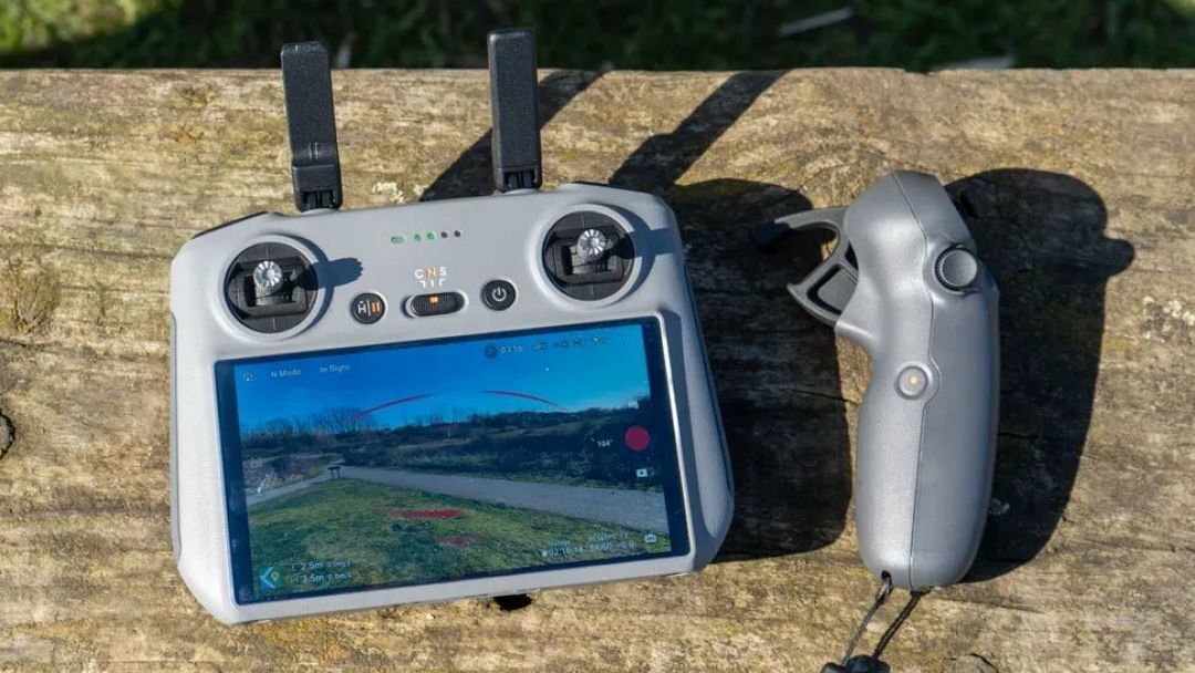 大疆 Avata 360 上市满 5 个月：老玩家说它
