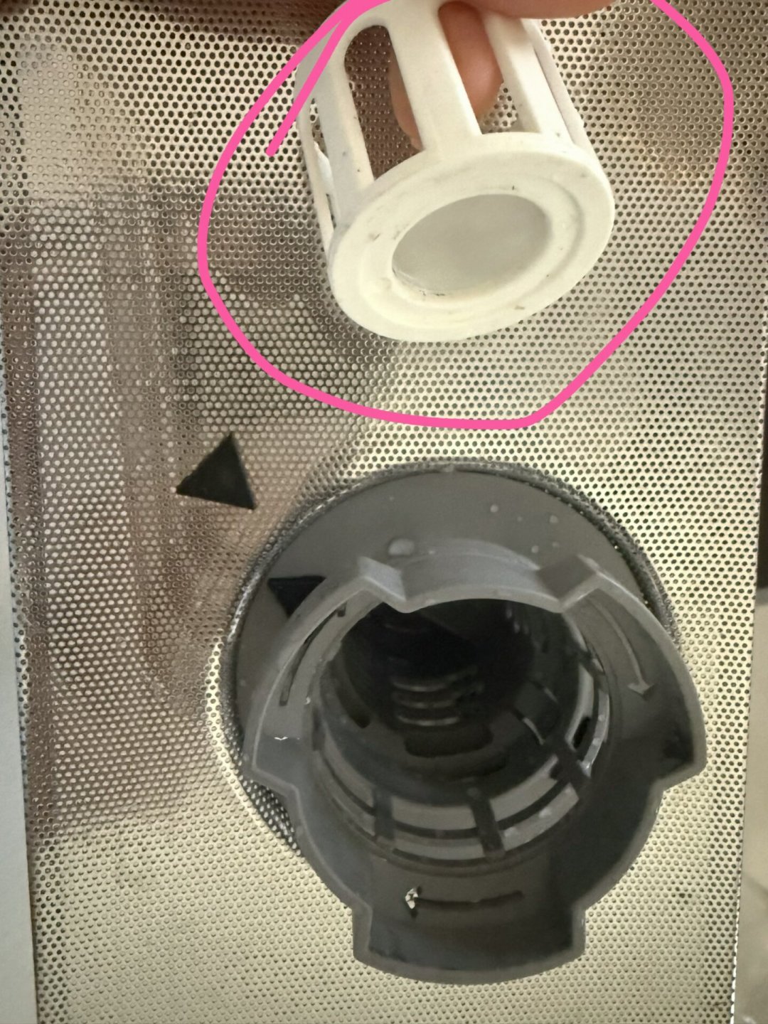 博世洗碗机发臭、有残渣,先别急着掏上门费:全网找不到教程的那个“小白滤网”,拆洗4步加3个死角,一次讲清