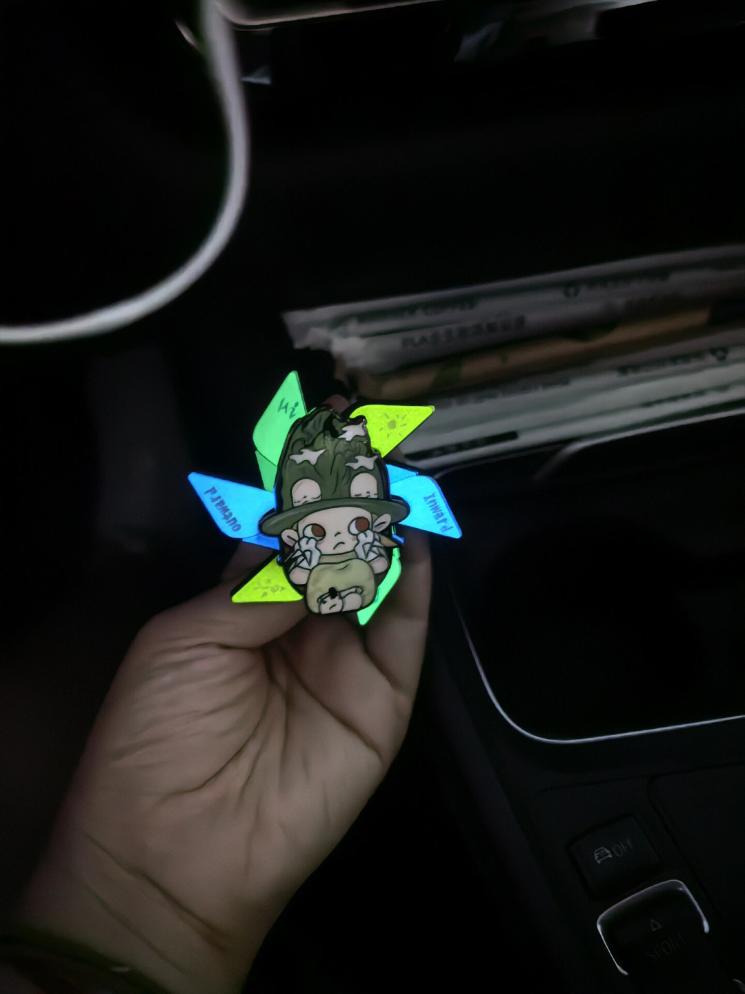 嘎子姐的车载香薰从99降到69:“风车不转”多半是装错了,香味和彩蛋一次说清