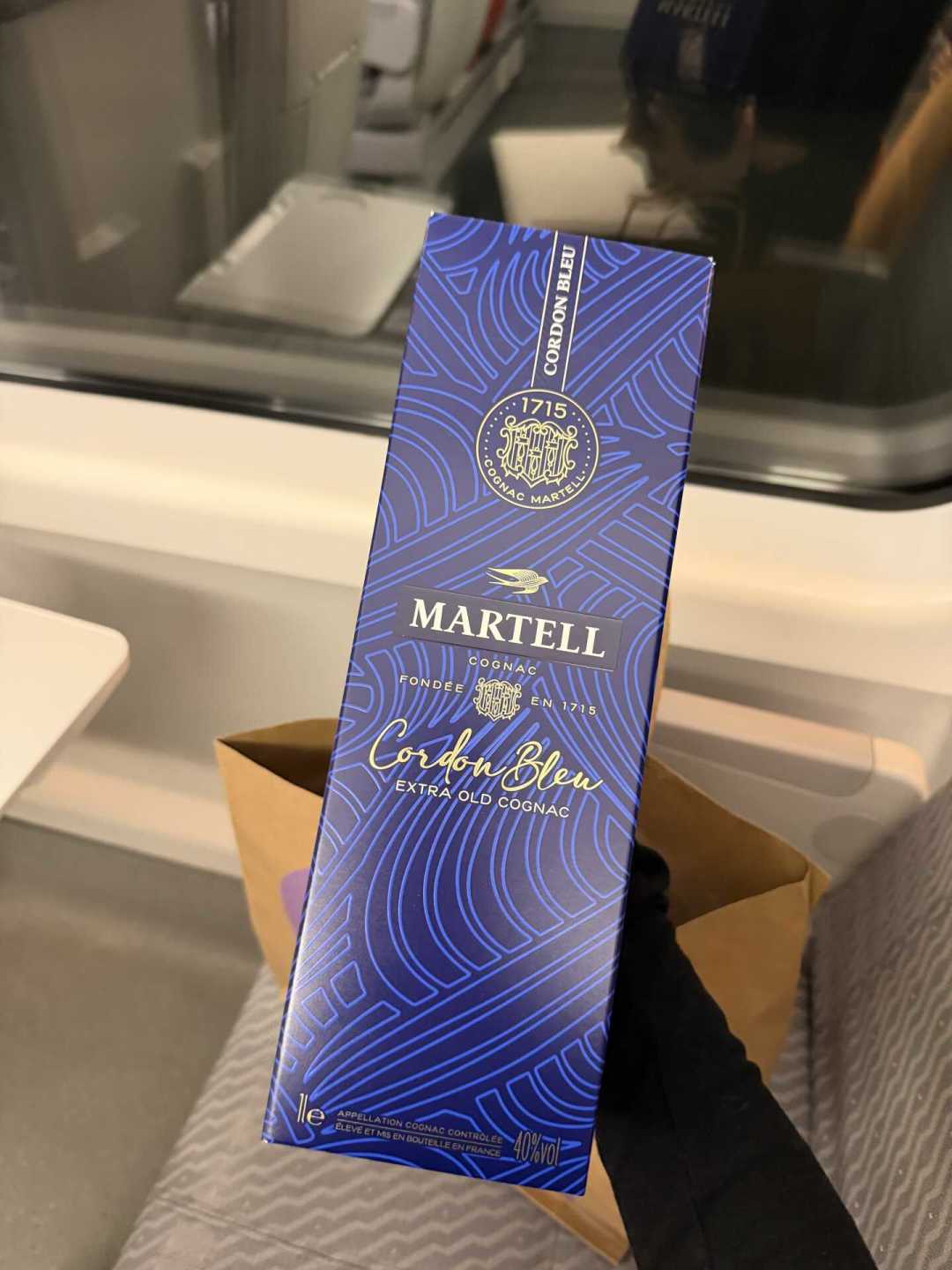 马爹利被财报点名疲软,白兰地进口额却涨了62%:中秋前三组互相打架的信号,先算清再掏钱