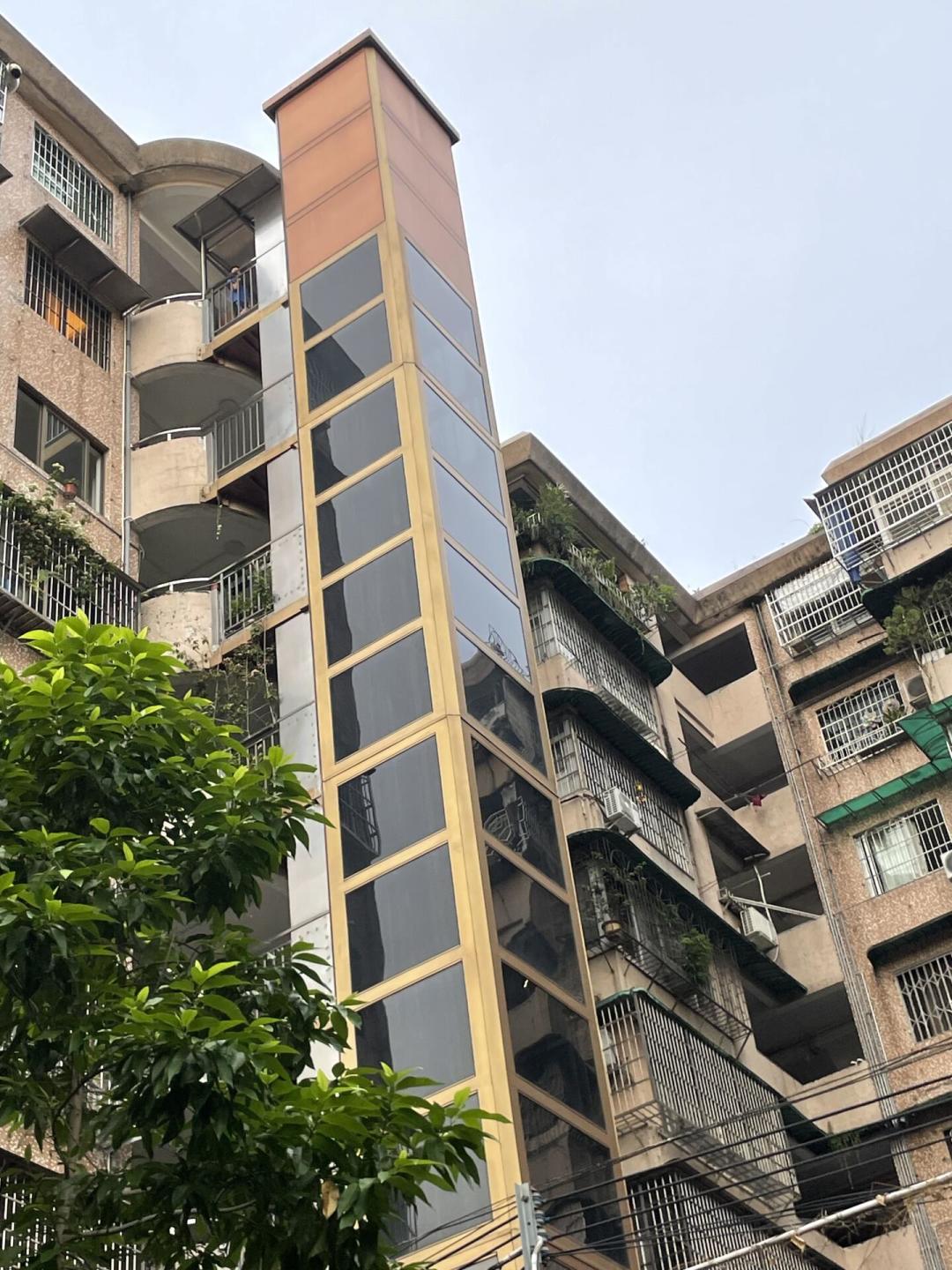 老小区加装电梯，高层抢着装，第一批装完的却开始后悔：翻完三平台40多篇帖子和十几份真实账单，我把国补的钱、每户分摊和避坑五件事理清了