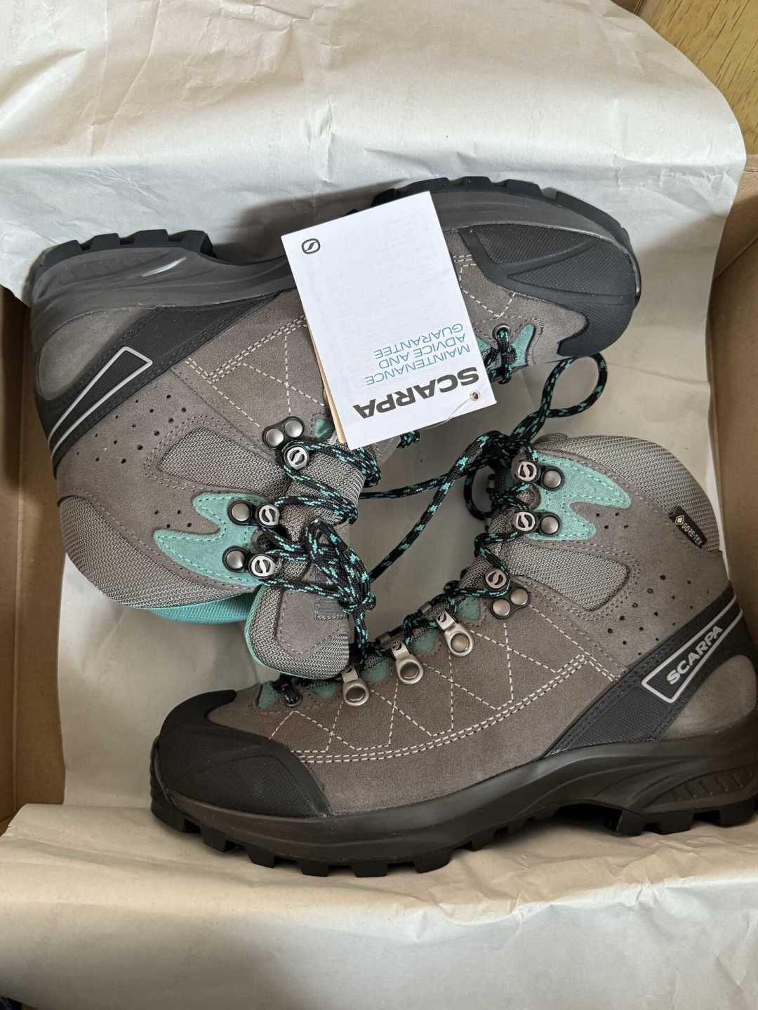 上脚即合脚,还是越穿越合脚?SCARPA冈仁波齐对上LOWA逆行者,下单前先答这3个问题