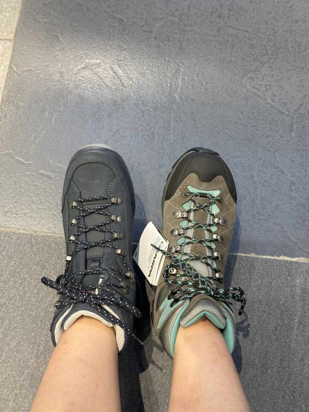 上脚即合脚,还是越穿越合脚?SCARPA冈仁波齐对上LOWA逆行者,下单前先答这3个问题