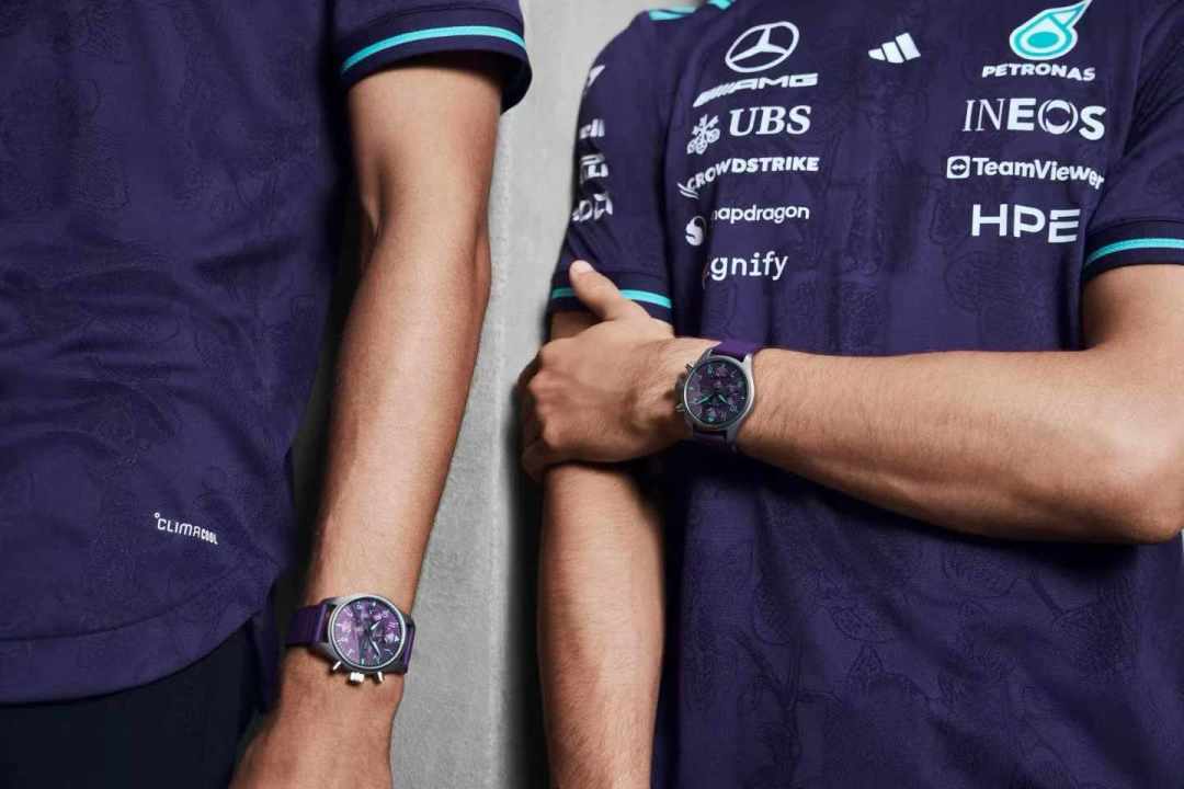 奔驰F1三连冠,万国甩出紫色“车队表”:联名款是智商税?先看前辈们的行情
