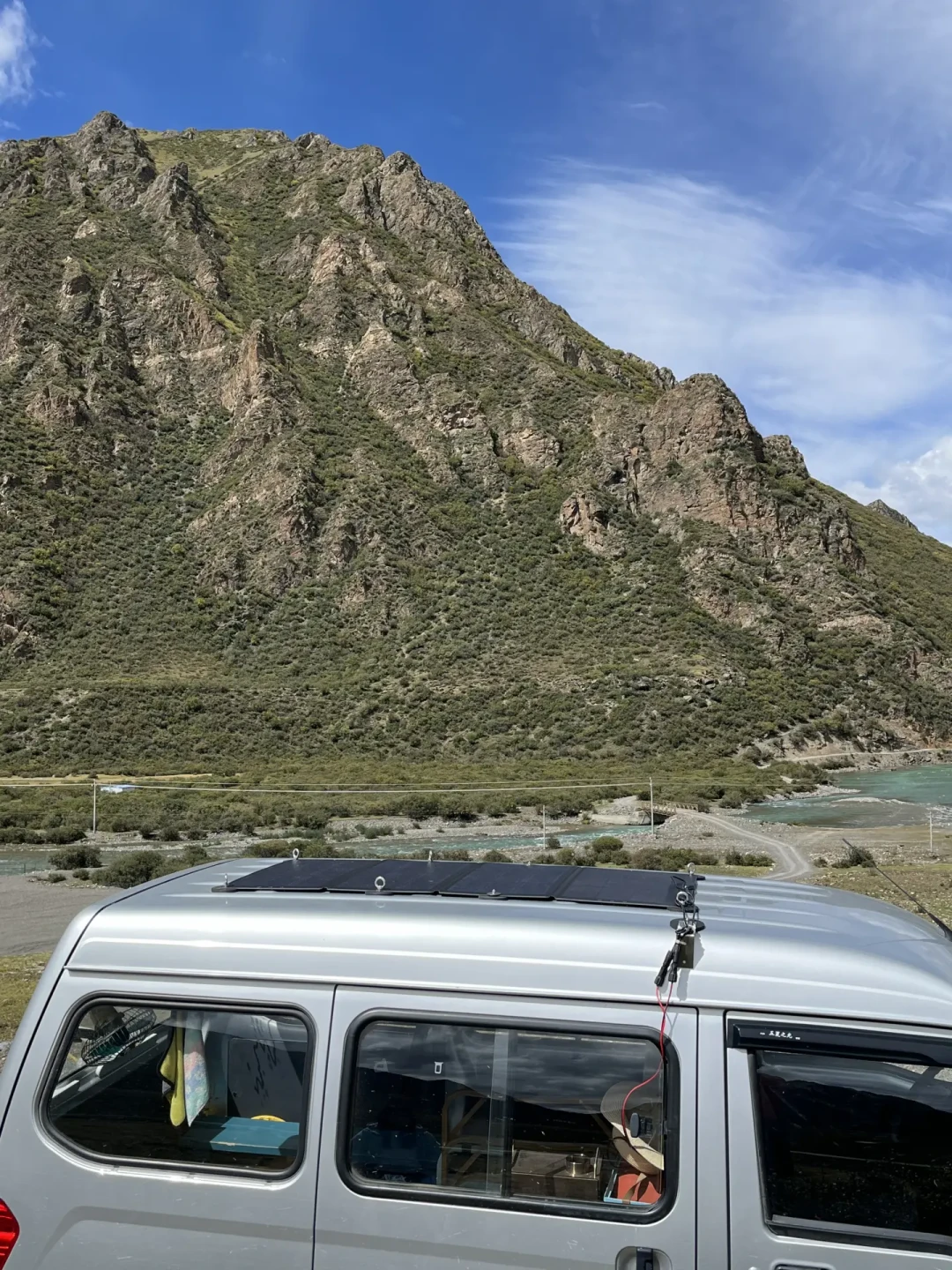 2300W的太阳能板，实测只发出1300W：车载太阳能的四道折扣关，谁能装谁别装