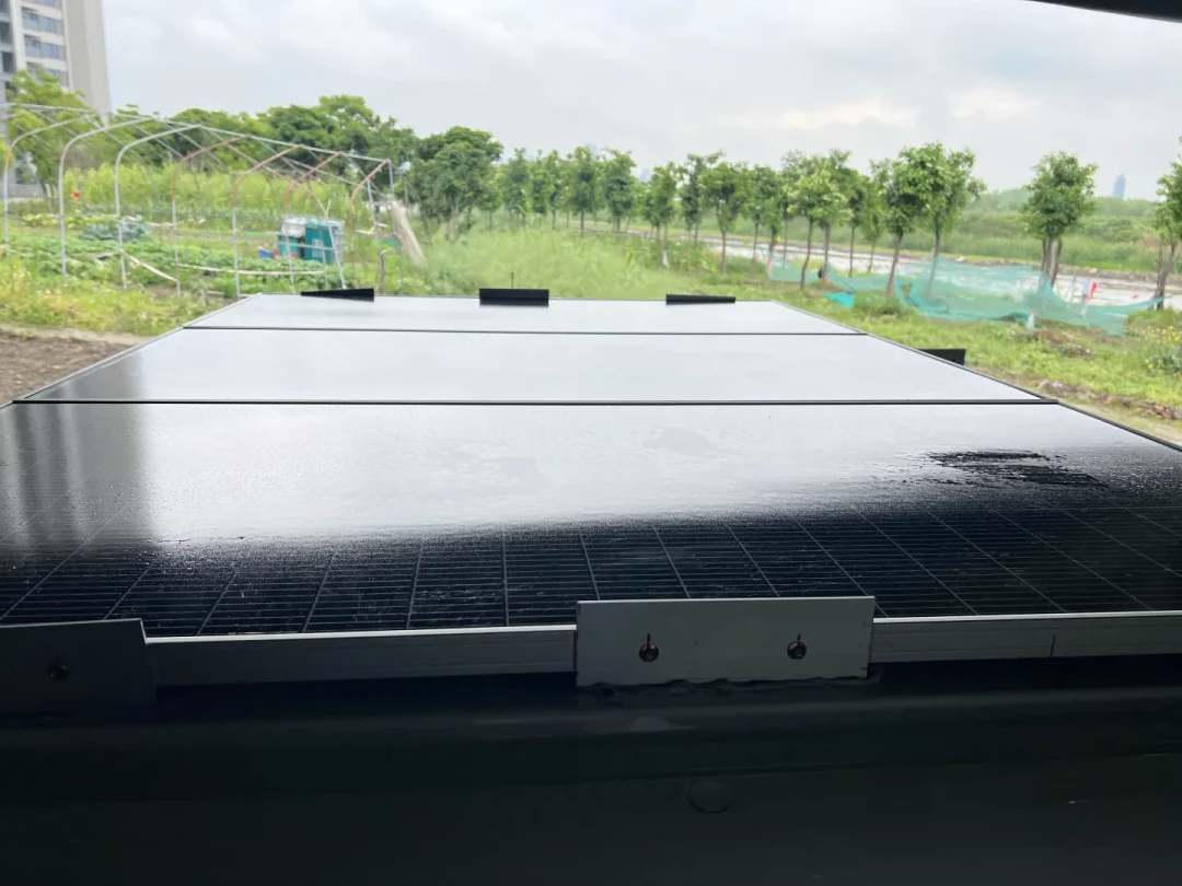 2300W的太阳能板，实测只发出1300W：车载太阳能的四道折扣关，谁能装谁别装