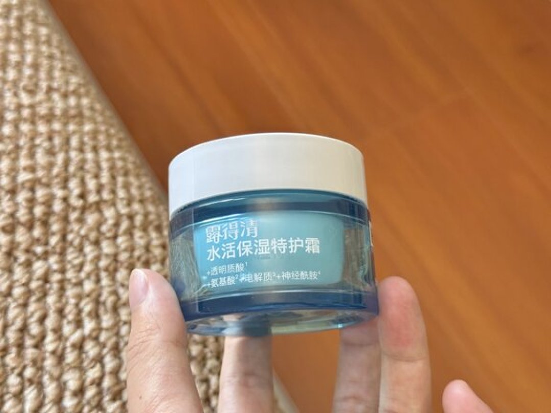 露得清水活特护霜刷屏“救起皮”,但种草帖里广告不少:北美卖了10年的蓝罐子刚进中国,值不值189元先看这4件事