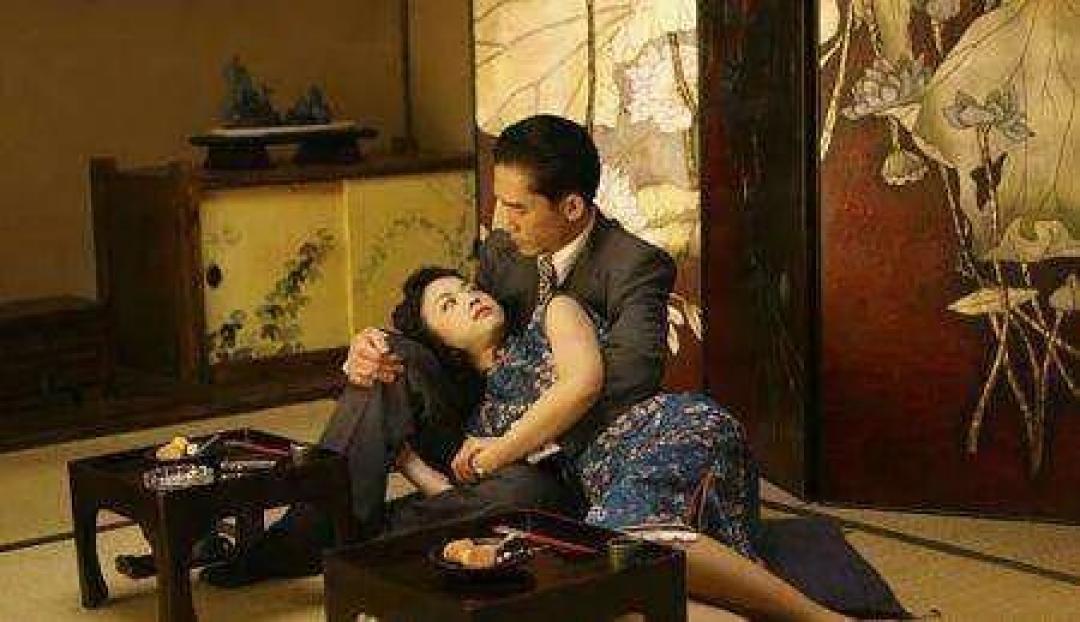 没人再骂王佳芝“美化汉奸”了:我翻了四个平台的讨论,找到推翻这个判决的三只手