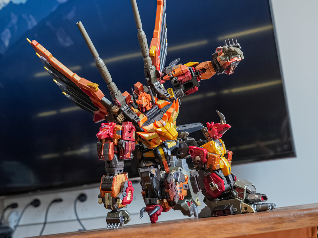 钢铁机神冲云霄,TF老玩家嫌2000贵、模玩新人嫌2000便宜:冲颜值入坑前,先看懂这两套逻辑
