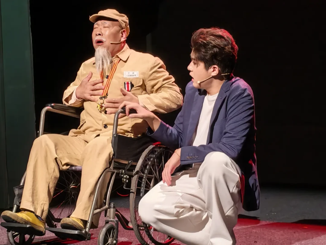 一场京剧连演21场、有人刷19遍：《欠你一枚小红星》北京收官转战深圳，值得看吗怎么买票？