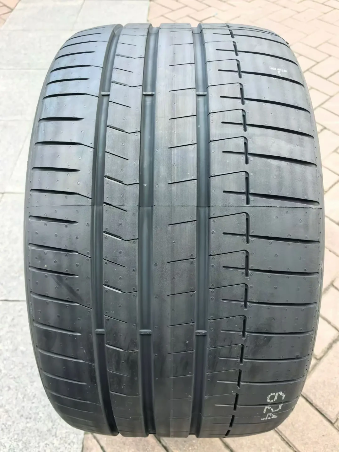 你熟悉的P Zero已经换代了:PZ5、P Zero R、Trofeo RS、PZE四张牌,换胎前看懂