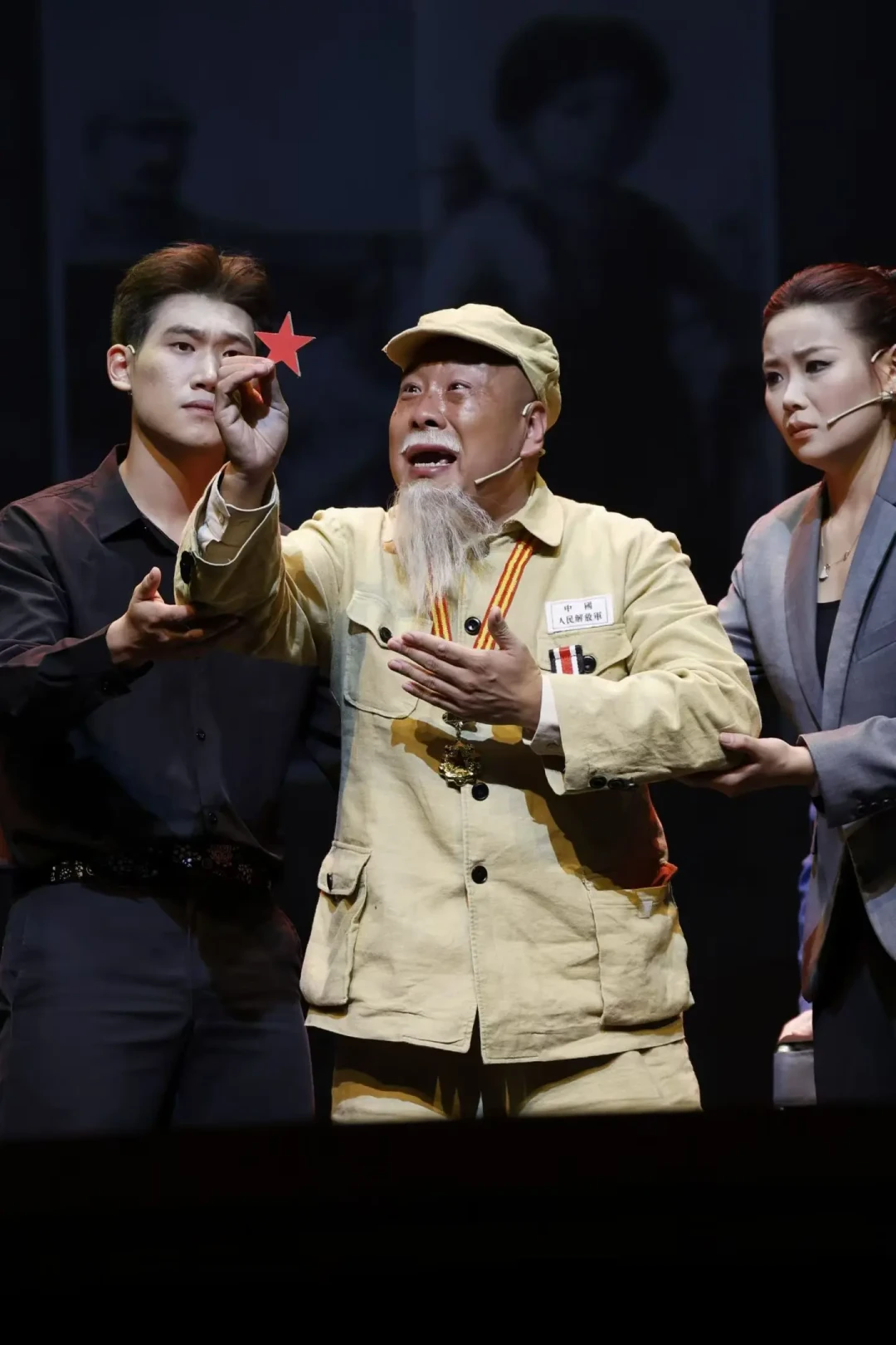 一场京剧连演21场、有人刷19遍：《欠你一枚小红星》北京收官转战深圳，值得看吗怎么买票？