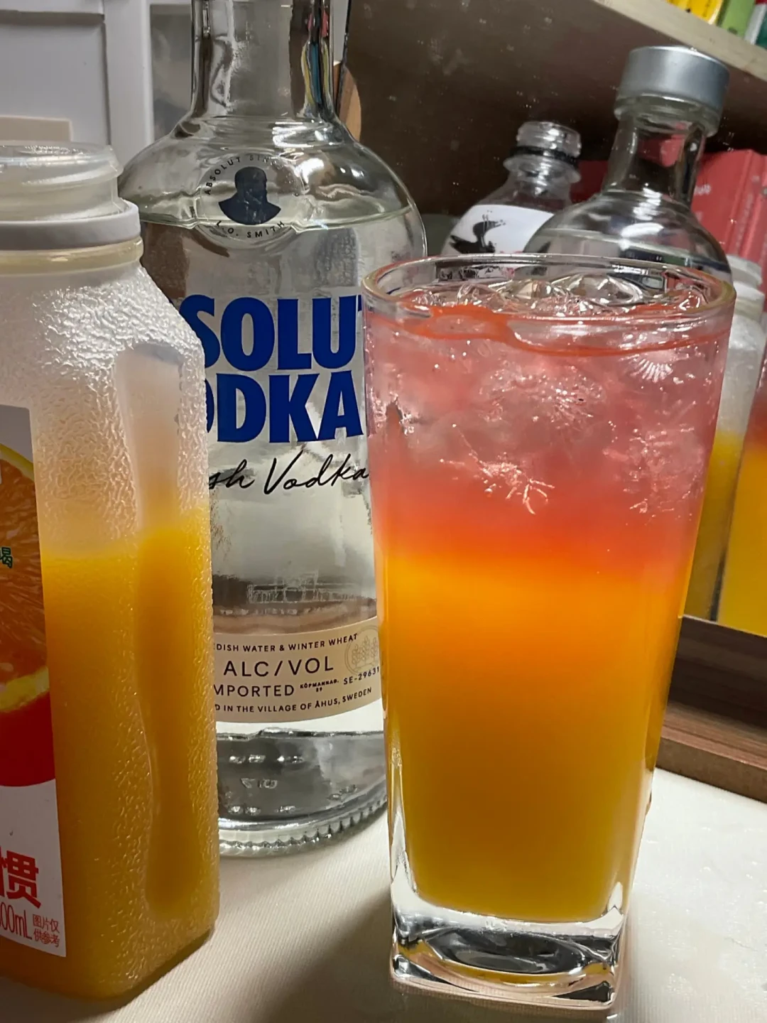 减脂期还想喝一杯?绝对伏特加8种混饮按热量实测:最坑的不是可乐,是汤力水