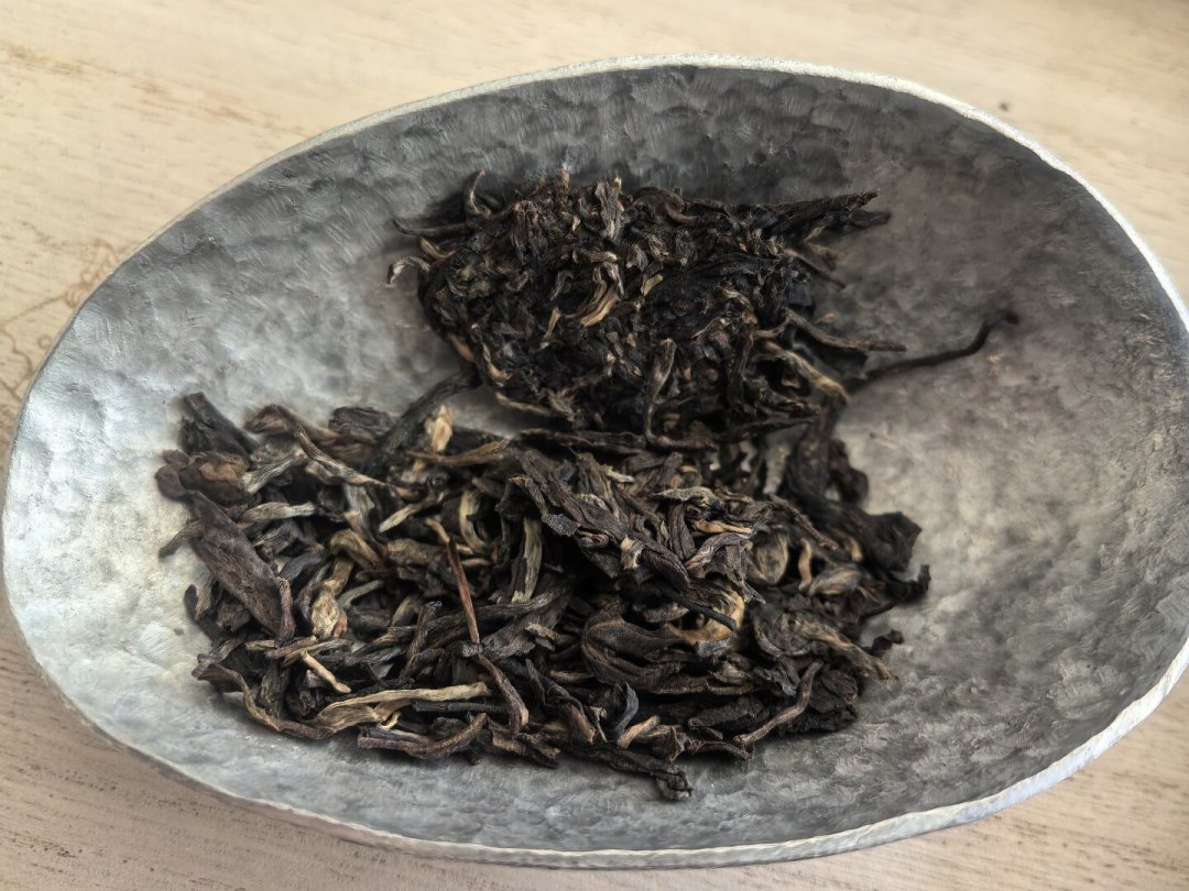 跌了92%,跌到567元一饼:大益洞天福地终于进了茶杯,同批的群峰之上还卡在62万/提