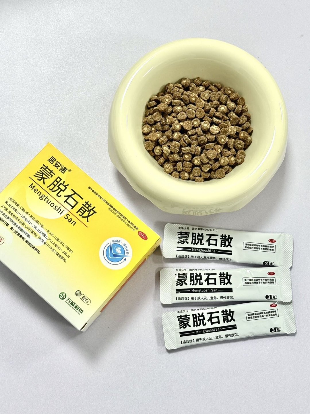 狗粮里有蒙脱石就是毒粮?亚宠展那袋粮吵出648条评论:扔粮或囤粮前,先看这4点