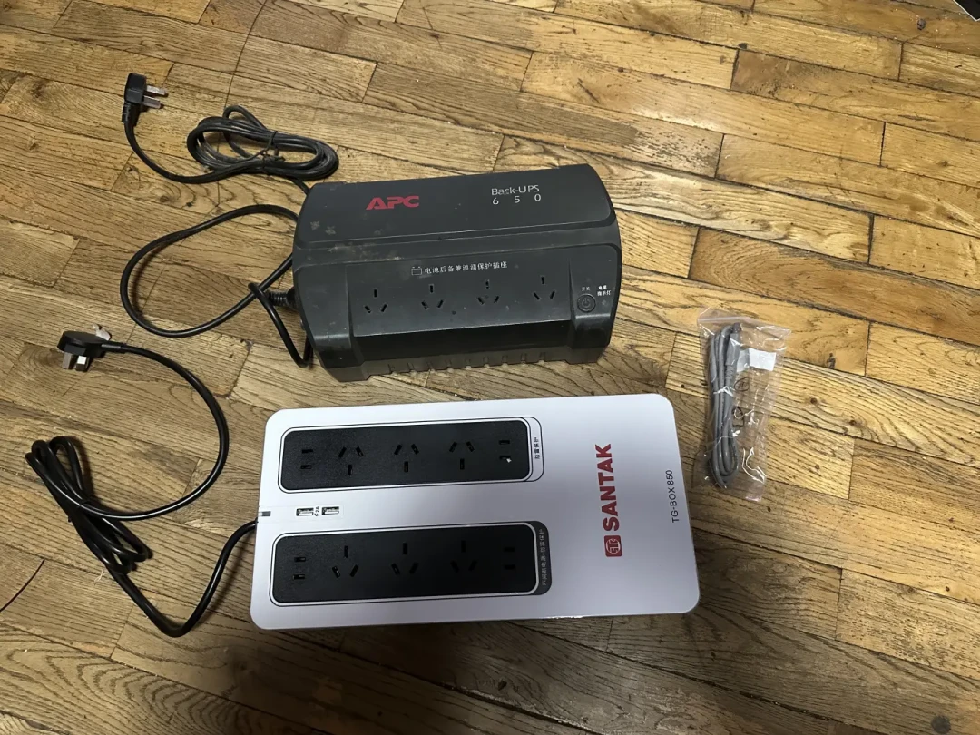 给NAS买的「保险」把NAS烧了:一天两台被12V UPS干废,家里有的先查这3件事